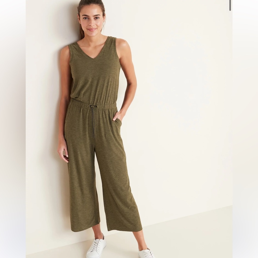 Old navy Breathe On cropped pant romper